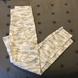 Gray camo aerie leggings
